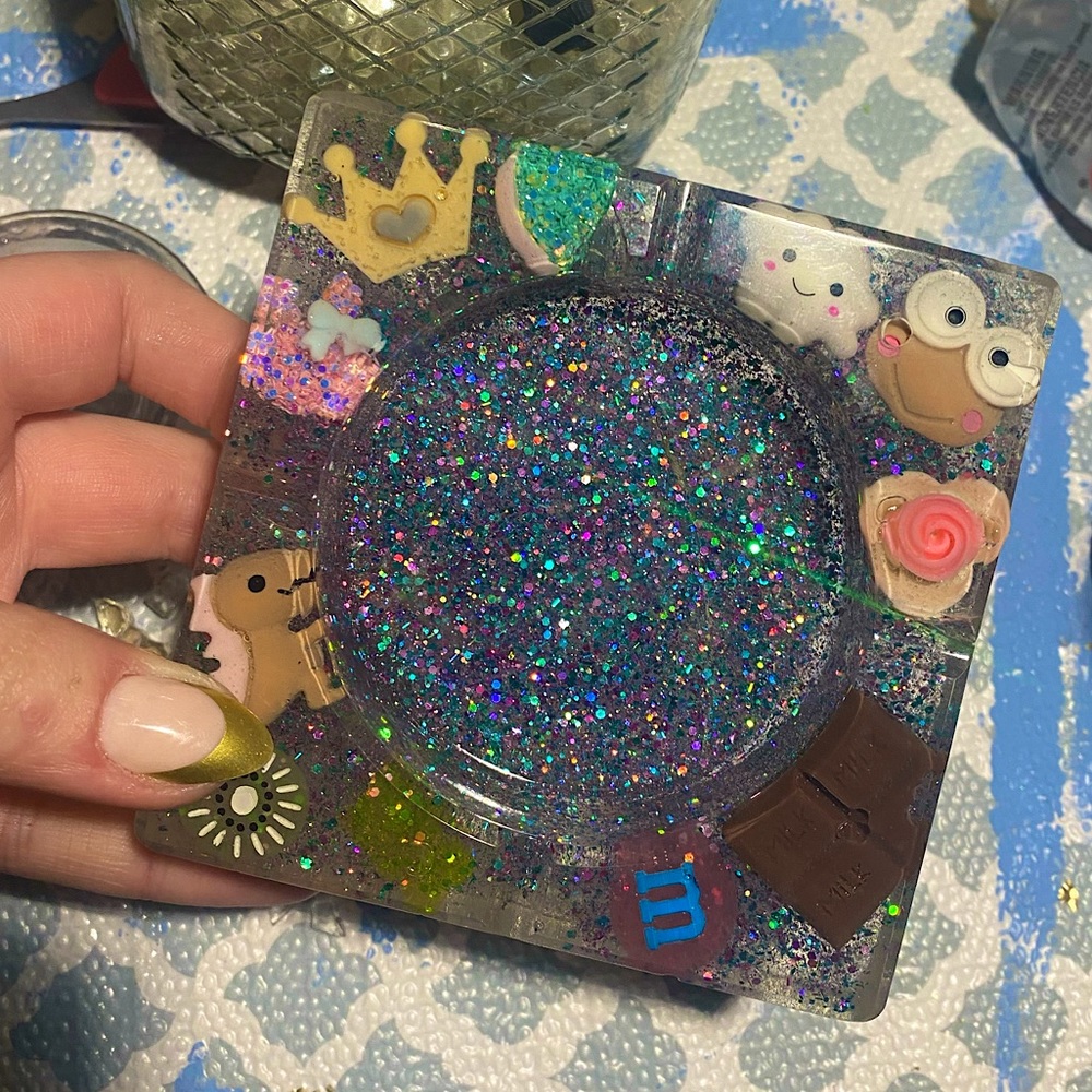 Handmade Kawaii Cute Girly Resin Ashtray - Picture 3 of 3